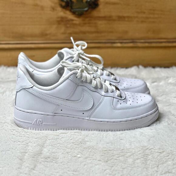 Nike Air Force 1 Low 07 Triple White Leather Sneakers Mens 8 - Picture 1 of 9